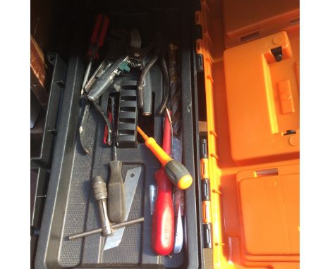 A TOOLBOX WITH TOOLS