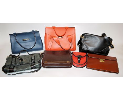 Sieben Vintage-Taschen Escada, Aigner, Karl Lagerfeld, Goldpfeil, Bree &amp;amp; LongchampAlle aus Leder, neuwertig, in sehr 