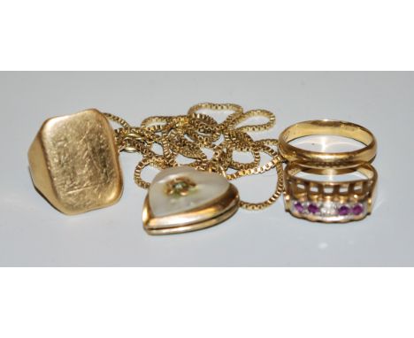 Sammlung Goldschmuck14kt Gelbgold: Ring mit Brillant und Rubinen; Ring mit Initialen (gepr.); Ehering (gepr.); Herzanhänger, 