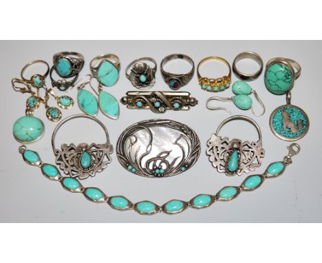 Sammlung Türkis-Schmuck, Gold/ Silber, u.a. Navajo-SchmuckRing, 18kt Gelbgold, besetzt mit 5 Türkisen, 3,05 g; Schmuckset: pa