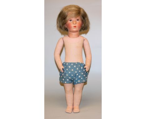 Käthe Kruse Mädchenpuppe 1950er JahreStoffkörper, angenähte Arme, bewegliche Beine, Mohairhaare, H 52 cm, auf der Fußsohle nu