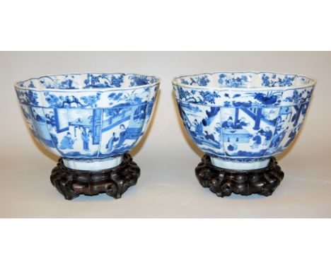 Paar große Blauweiß-Kummen, Kangxi-Zeit oder Kangxi-Historismus, China 18./19. Jh.Gegenstücke zweier Porzellanschüsseln, okto