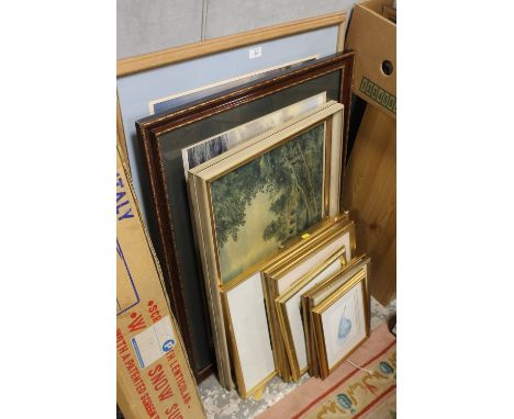 A QUANTITY OF ASSORTED PICTURES AND PRINTS 