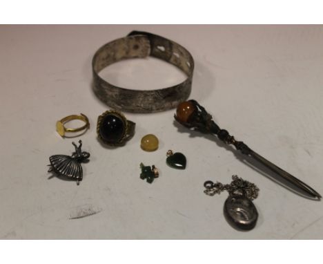 A BOX OF JEWELRY ETC TO INCLUDE A HALLMARKED SILVER LOCKET AND BANGLE