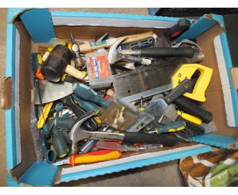 A TRAY OF HAND TOOLS