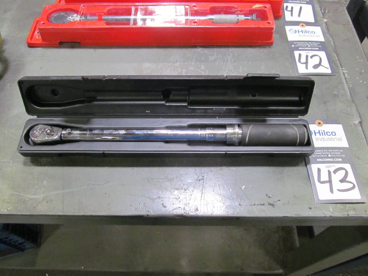 Husky 3/8" Click Type Torque Wrench,