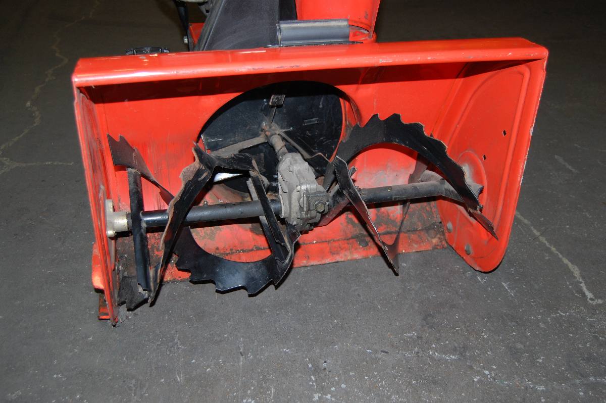 Ariens Model 932047 5524 24" Snow Blower, Serial Number 008973