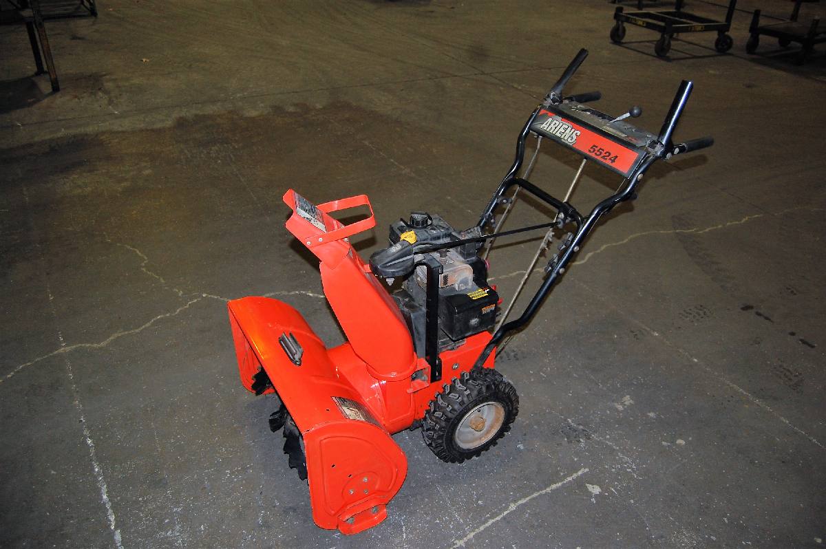 Ariens Model 932047 5524 24" Snow Blower, Serial Number 008973