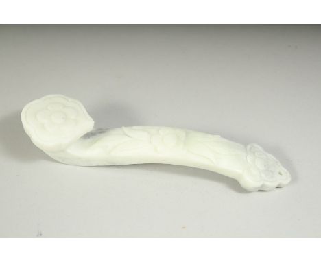 A CHINESE CARVED WHITE JADE RUI SCEPTRE.