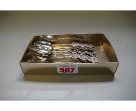Eight similar Chinese silver teaspoons, five by Sing Fat; and three by Cumwo, 111g. 