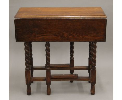 An oak barley twist gate leg drop-leaf table. 76 cm long.