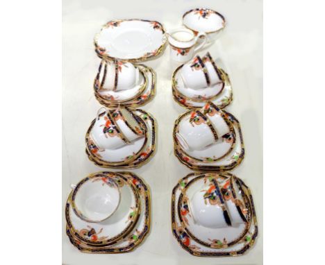 A SMALL COLLECTION OF ROYAL CROWN DERBY TEA AND COFFEE CUPS AND SAUCERS, SEVERAL ALSO WITH A SIDE PLATE EN SUITE, INCLUDING F