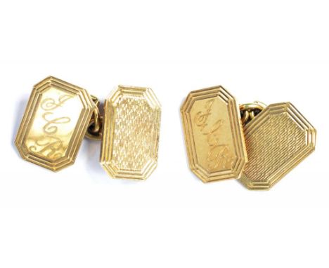A PAIR OF 9CT GOLD CUFFLINKS, ENGINE TURNED, 7.7G
