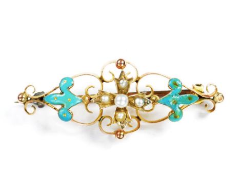 A SPLIT PEARL AND GOLD AND TURQUOISE ENAMEL OPENWORK BAR BROOCH, MARKED 9CT, CIRCA 1905, 2.9G GROSS 