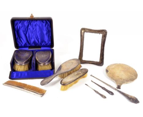 A PAIR OF GEORGE V SILVER HAIRBRUSHES, THE OVAL BACKS ENGINE TURNED, BIRMINGHAM 1922, CASED, TWO OTHER SILVER BRUSHES AND TWO