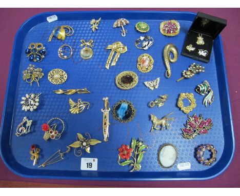 A Mixed Lot of Assorted Costume Brooches, including cameo style, foral sprays, collet set, aquatic, animals, etc :- One Tray 