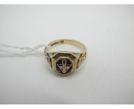 A 9ct Gold College Style Signet Ring, with enamel detail (worn), between textured shoulders depicting figures (finger size U)