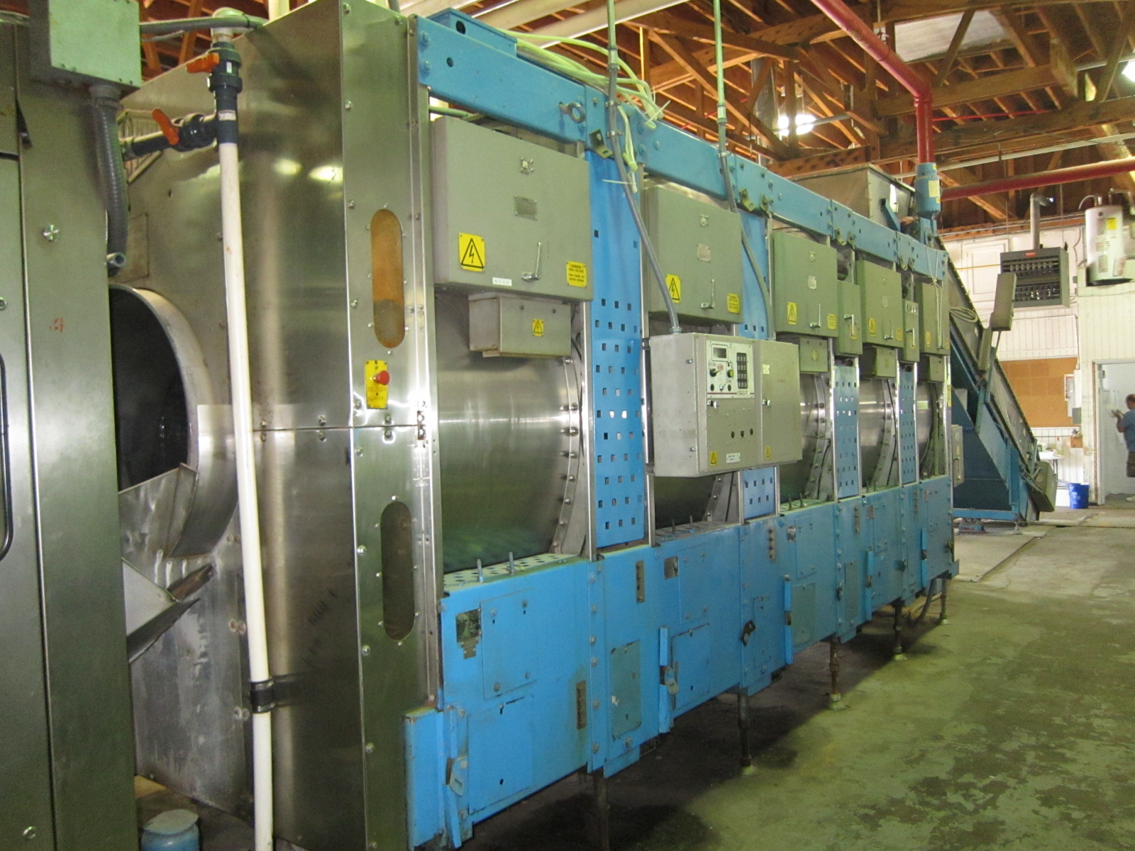 CONTINUOUS BATCH WASHER 110LB X 16 (5) POCKETS 240 VOLTS,3 PHASE 60