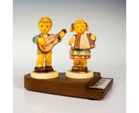 Limited edition hand painted in matte finish collectors set figures entitled Pretty Performer and Serenade Of Songs. Figures 