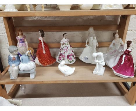 SHELF LOT OF DOULTON, WORCESTER, GOEBEL AND OTHER FIGURES 