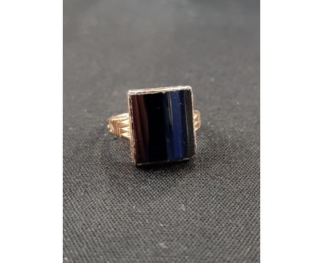 GOLD SIGNET RING 