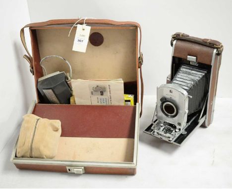 A Polaroid Speedliner land camera, model no. 95B, together with original carry case and accessories.
