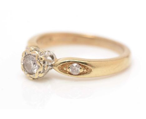 A diamond ring, the three brilliant cut diamonds weighing a total of approximately 0.26carat, on 9ct yellow gold shank, ring 