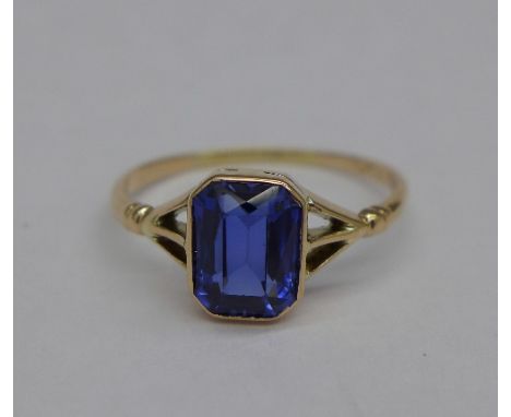 A gold and blue stone ring, hallmark worn, 1.6g, P