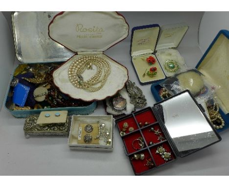 Vintage costume jewellery and jewellery boxes