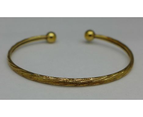 A 9ct gold torc bangle, 2.7g