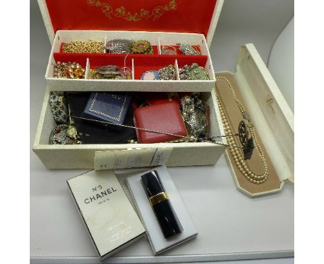 A jewellery box and costume jewellery, a Stratton compact, watches and hat pins, total weight 2.6kg