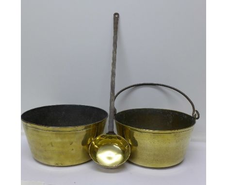Two brass jam pans and a brass ladle, 4.68kg