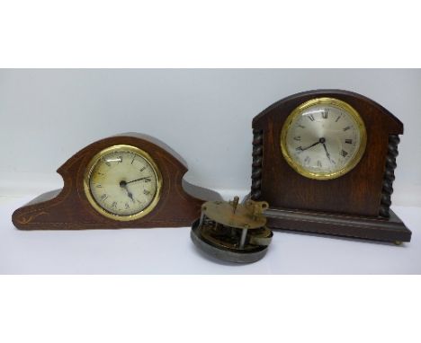 An oak mantel clock, a mahogany mantel clock and a clock movement, glass a/f
