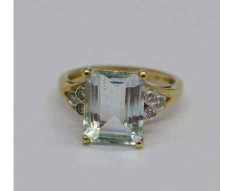 A 9ct gold, blue and white stone ring, 2.9g, O