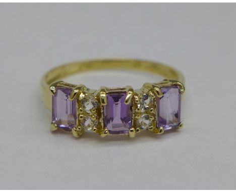 A 9ct gold, amethyst and white stone ring, 1.5g, O