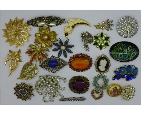 Twenty-five vintage costume brooches