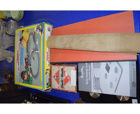 BODY ANALYSER SCALES, THOMAS THE TANK ENGINE MODEL RAILWAY TRACK
