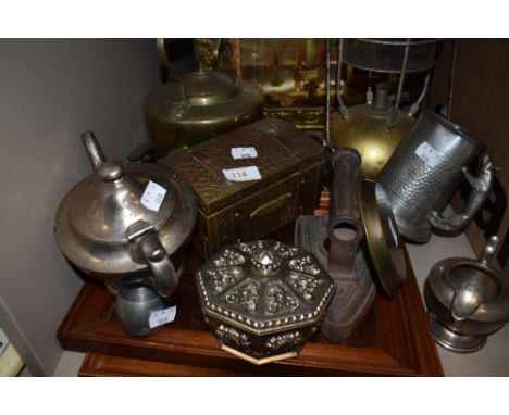 An assorted lot of vintage metal ware, containing a brass kettle, a brass clad wooden tea caddy, flat iron,Pewter tankard hav