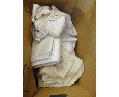 Quantity of vintage linen and embroidery