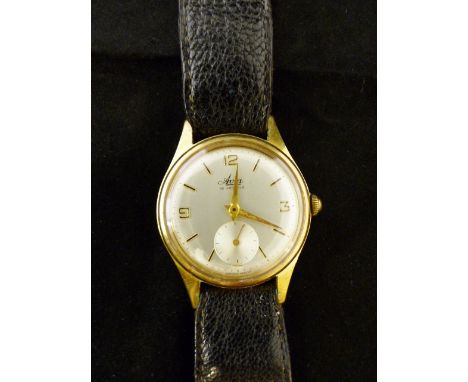 Vintage mechanical Avia gents wristwatch on leather strap.