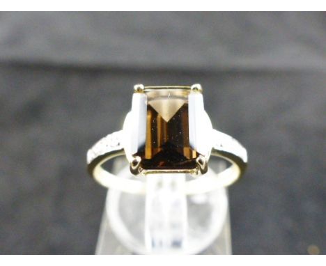 9ct gold diamond and smoky quartz ring. Size O.