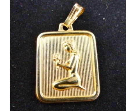 18 ct gold pendant of naked girl with flowers. 1.9g.