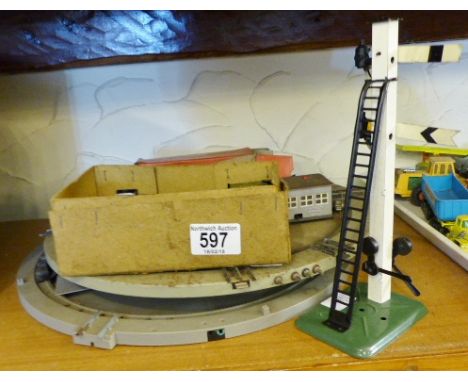 Quantity of vintage model train items including an engine