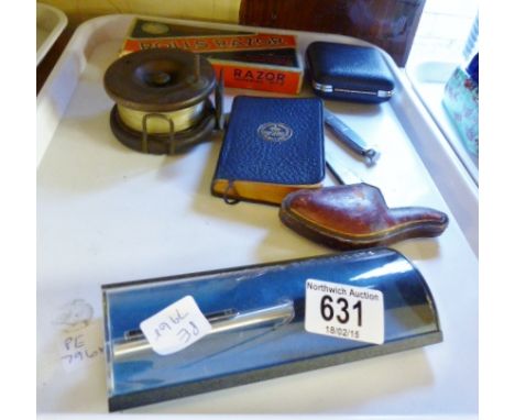 Tray of collectable items including penknives and a meerchaum pipe