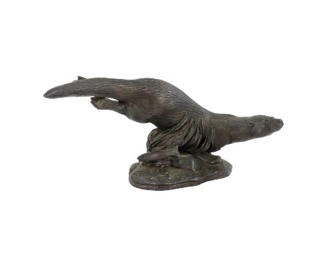 Tom MACKIE (British 20th/21st Century) - Hunting Otter, cold cast bronze, width 32cm.