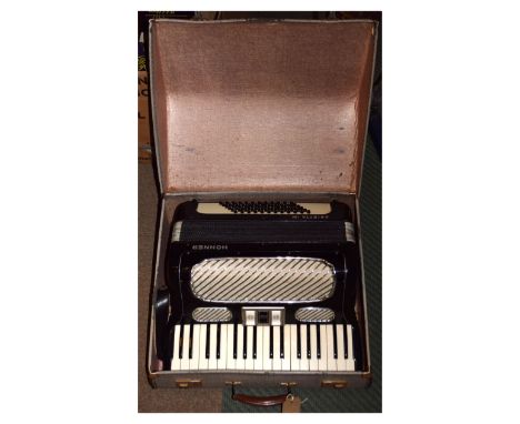 Cased Hohner Arietta IM accordion  