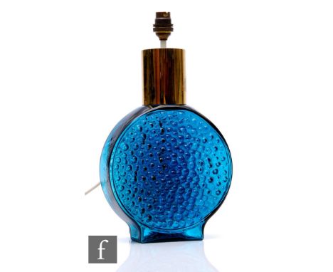 Attributed to Blenko lighting - A 1960s/70s blue pressed glass 'Bubble' table lamp, with gilt stem, height 31cm.