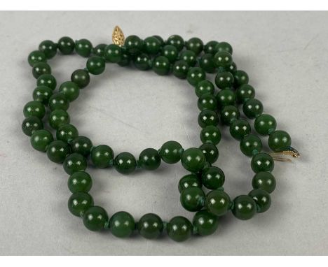 GREEN HARDSTONE BEADED NECKLACE, along with a holbein ring (2)There are some imperfections to the beads of the green beaded n