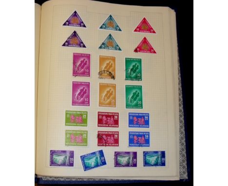 Malaysia 1957-1977 Fine m/min+C1062t + used collection fairly complete including 1965 Birds set, 1970 Butterflies set, 1966 P
