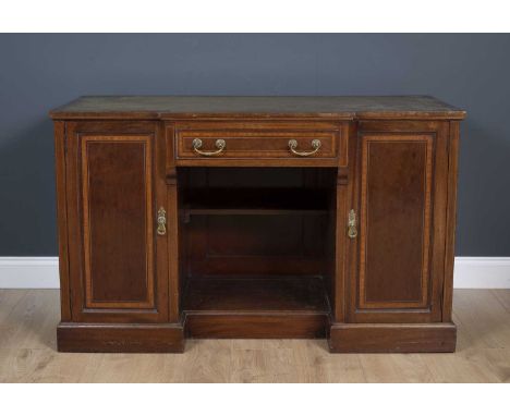 An Edwardian mahogany and satinwood inlaid breakfront desk with a green leather inset top, 123cm wide x 58.5cm deep x 74cm hi